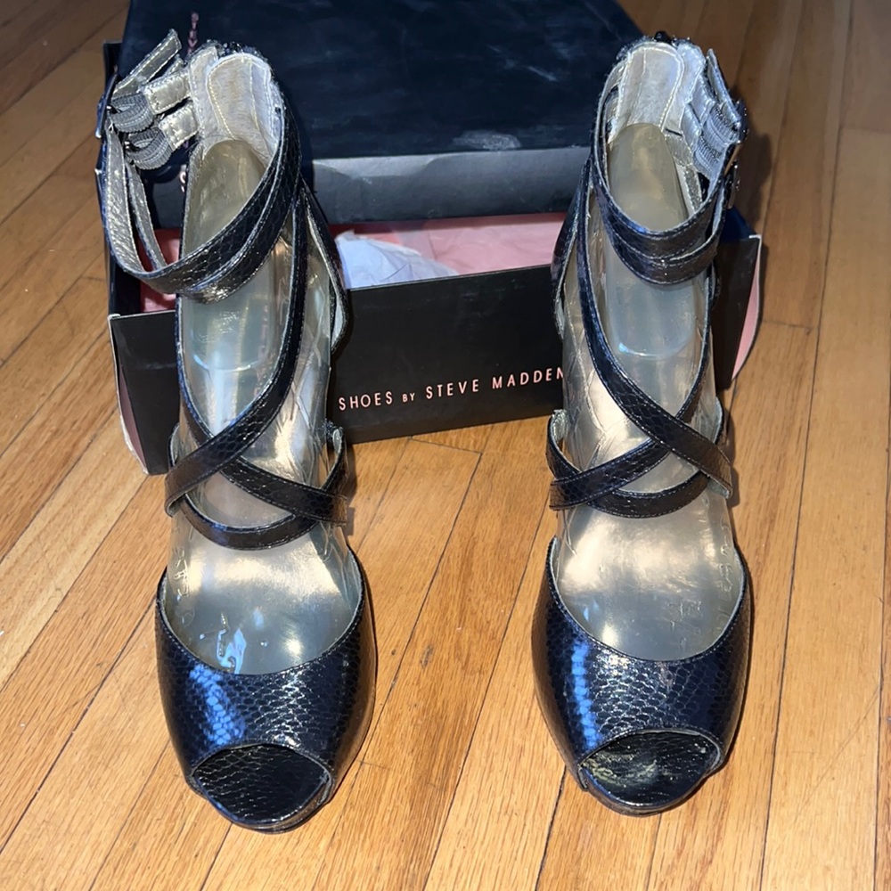 Steve Madden Platform Strappy Black Pumps